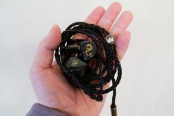 ���w�b�h�t�H���Ձ�Noble Audio�̗L���C���z���V�t���O�V�b�v�uKUBILAI KHAN�v�^THX AAA�̗p��Bluetooth�A���v�uFiiO BTR7�v�ȂǎQ�l�o�W����