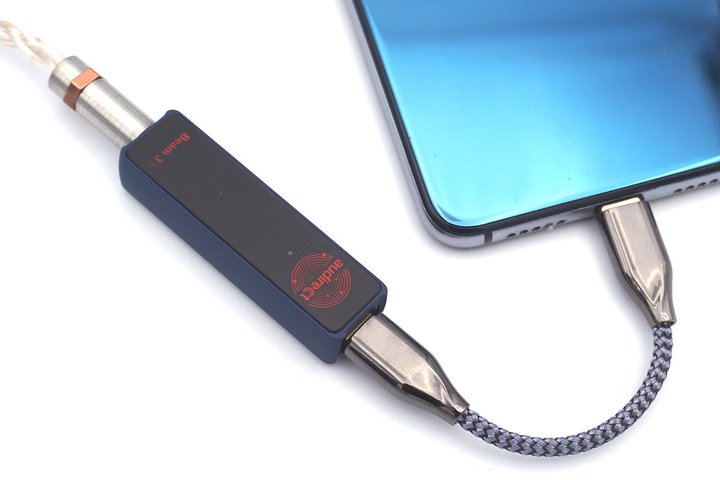 Audirect�A4.4mm�o�����X�o�͓��ڂ̃X�e�B�b�N�^USB DAC�uBeam3S�v