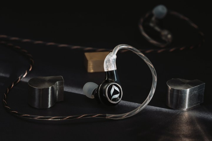 DITA�A�V�t���O�V�b�v�C���z���uPerpetua�v�B�t�W���G�[�r�b�N�Ȃǂ�6/10��s����