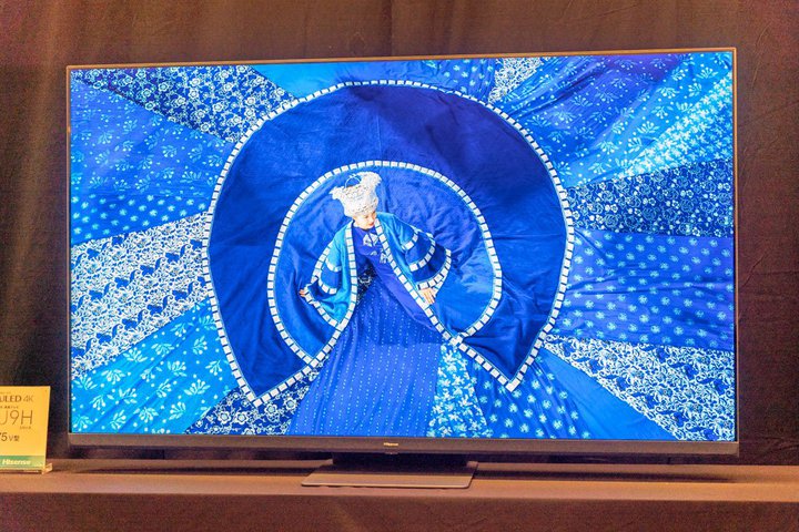 �n�C�Z���X�A�~�jLED�Ɨʎq�h�b�g�̗p�̍ŏ��4K�t���e���r�uU9H�v�B�V�G���W���̗p�A�s�[�N�P�x�͖�1.5�{��