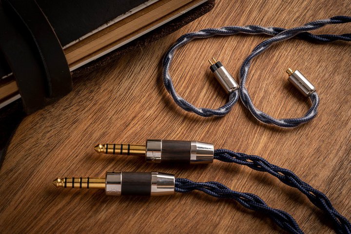 FAudio�A�u�����h����4.4mm�o�����X�P�[�u���uDaylight�v�B����30�{�̌���̔�