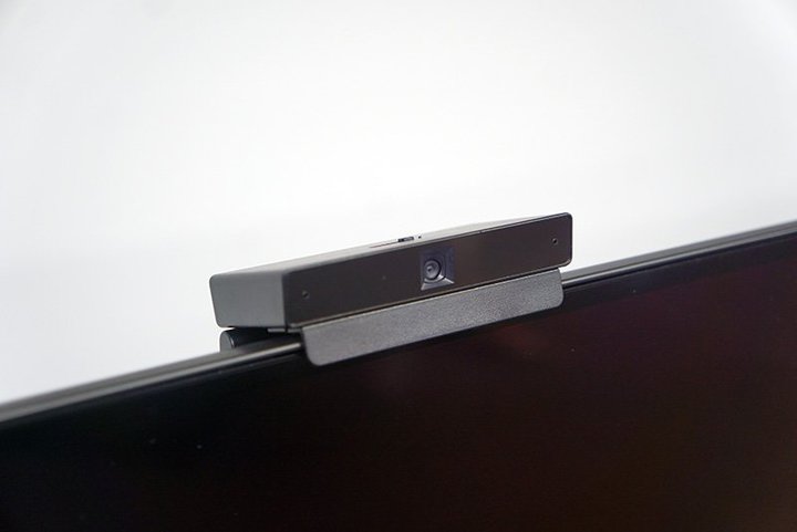 �\�j�[�A�e���r�p�O�t���J�����uBRAVIA CAM�v�B�����ʒu�ɉ������掿�^�����œK���Ȃǎ���