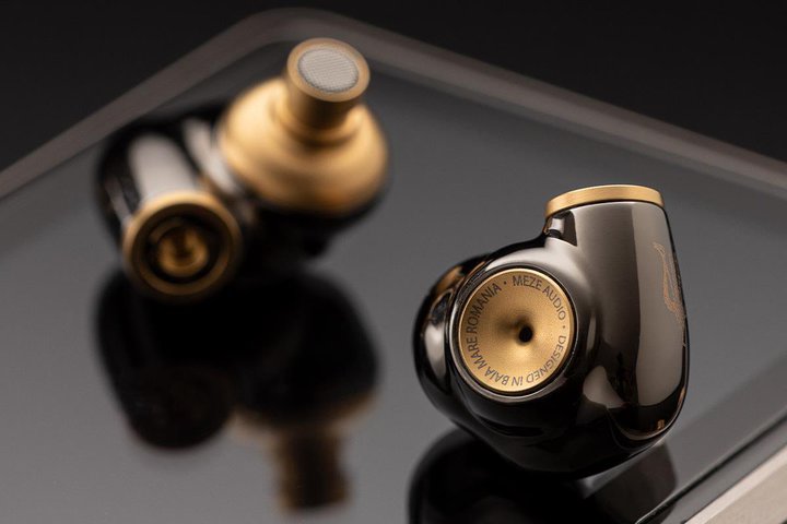 Meze Audio�A10.2mm�_�C�i�~�b�N�h���C�o�[���ڃC���z���uADVAR�v�B���炩�ȃX�e�����X����➑̗̍p