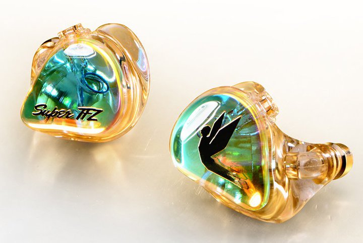 TFZ�A�g��4����e�X���_�C�i�~�b�N�e�N�m���W�[�h�̗p�̃J�i���^�C���z���uSUPERTFZ FORCE1�v