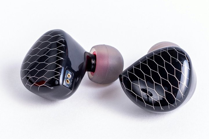 TinHiFi�A14.2mm���ʃh���C�o�[���ڂ�IEM�uP1MAX Commemorative Edition�v