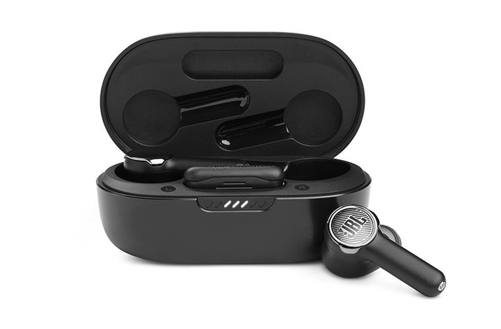 JBL�A2.4GHz��x���^�m�C�L�������ڂ̊��S���C�����X�uJBL Quantum TWS�v