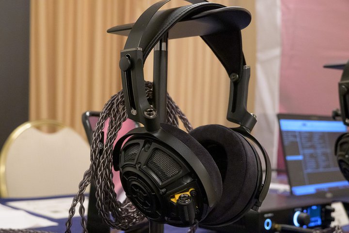 ���w�b�h�t�H���Ձ����}�n�A�J�����̕��ʎ��E�^�t���O�V�b�v�w�b�h�z���uYH-5000SE�v�����J