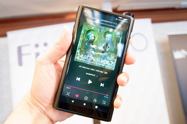 ���w�b�h�t�H���Ձ�FiiO�A�ŐVDAP�uM15S�v��V�R���Z�v�g�̈�̌^�I�[�f�B�I�X�g���[�}�[�uR7�v�Ȃǒ��ڐ��i����