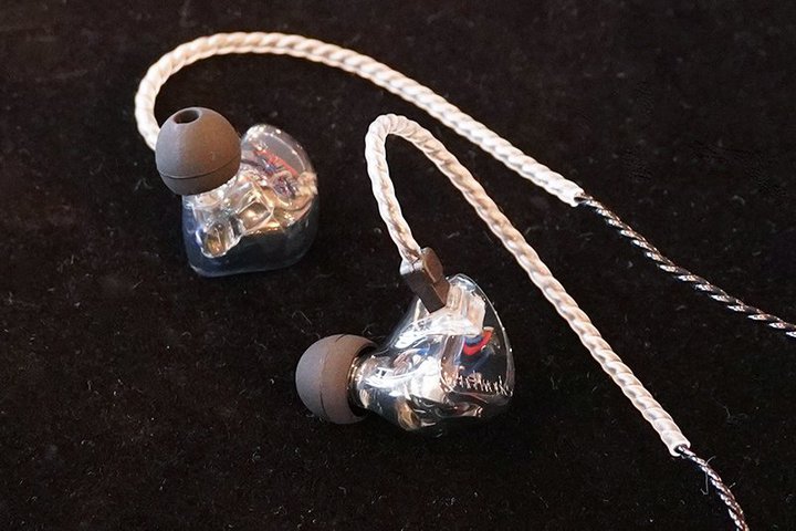 ���w�b�h�t�H���Ձ��J�i�����[�N�X�̃J�X�^��IEM�ʃ`���[�����f�����Q�l�o�i�^3ee�̃O���t�F���U���̗p�C���z�����W��