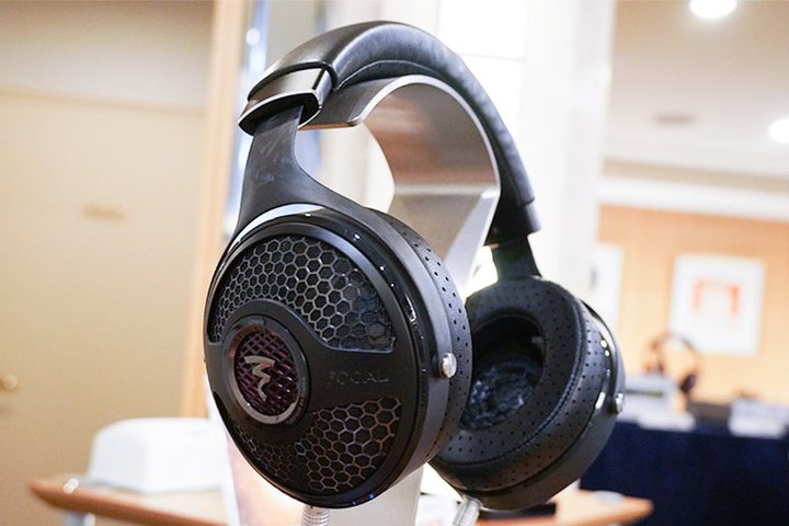 ���w�b�h�t�H���Ձ�FOCAL�V�ŏ�ʃw�b�h�z���uUTOPIA SG�v�������l�C�^Acoustune�A����/�؂̉����`�����o�[��X�^�W�I���j�^�[