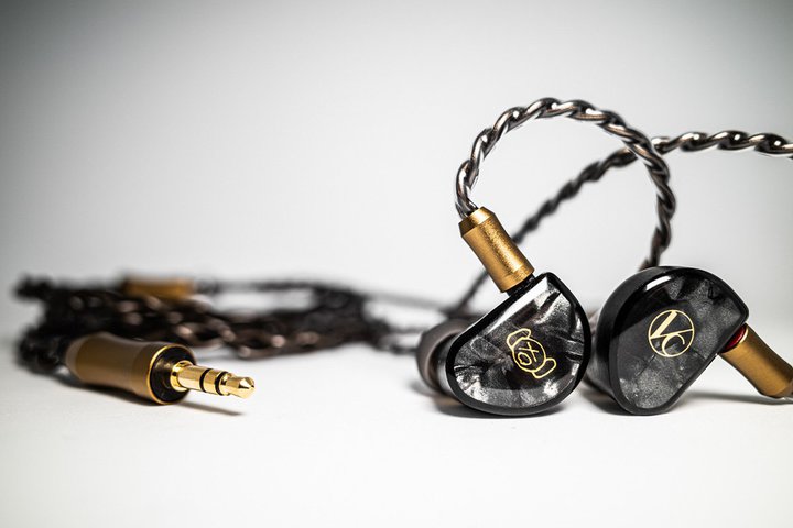 Hi-Unit�A���P�[�u���Ή��̃n�C�G���h�g�L���s���z���h�uHi-Unit 001-pnk�v�̈�ʔ̔�������