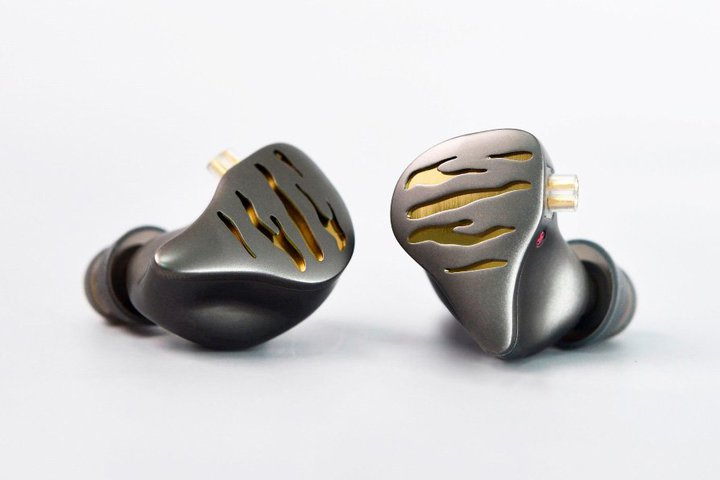 qdc�A6BA+2EST�̃��j�o�[�T��IEM�uTIGER�v�B�t���N�V�b�v�@�̃N���X�I�[�o�[�Z�p����