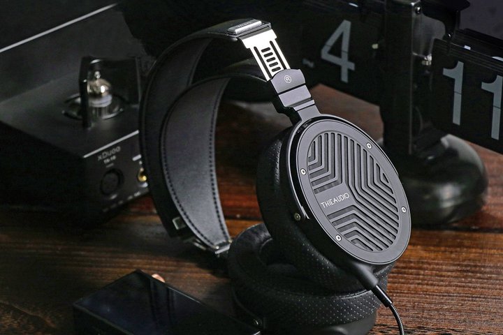 THIEAUDIO�A���ʋ쓮�^�w�b�h�z���uWraith�v�B97�~76mm�̑�^�h���C�o�[��V�J��