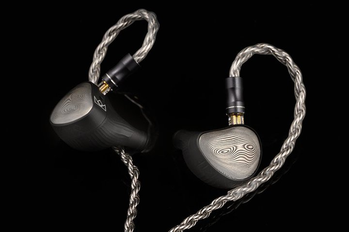 Noble Audio�A3��̈قȂ�쓮�������̗p�����t���O�V�b�vIEM�uVIKING RAGNAR�v