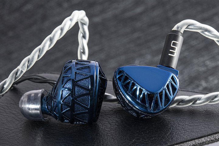 Unique Melody�A�T�t�@�C�A�u���[�̃`�^��➑̃C���z���uMaven Pro�v�BBA�^�Ód�^12�h���C�o�[����