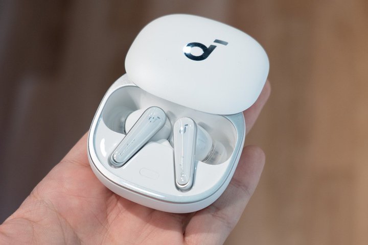 Anker�A�w�b�h�g���b�L���O�Ή��̊��S���C�����X�uSoundcore Liberty 4�v�B�S�����v���ɂ��Ή�