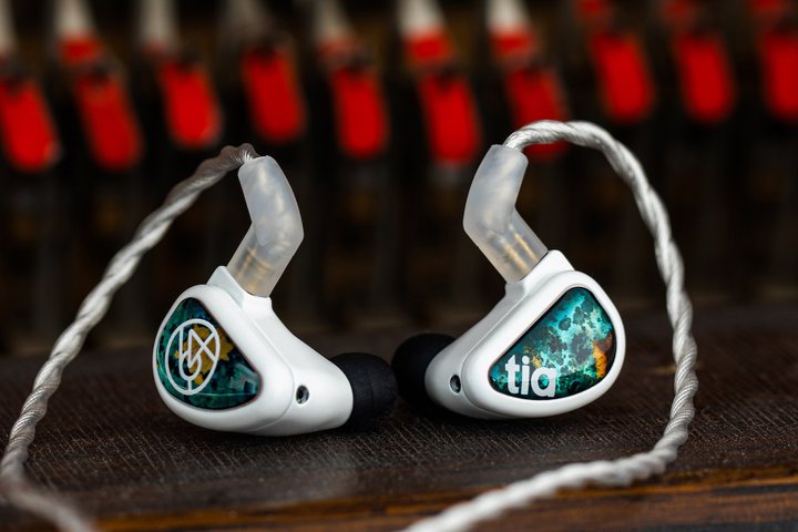 64 Audio�A4�h���C�o�[IEM�̏����n�E�W���O���f���uFourte Blanc�v�B����50�����A�ō�51���~