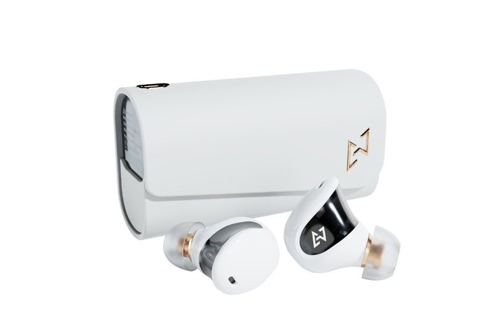 AVIOT�A�J�X�^��IEM�ɒ��z�𓾂��g���������^�h���S���C�����X�uJ1�v�B�A�C�i�E�W�E�G���h�ďC���f�������~����