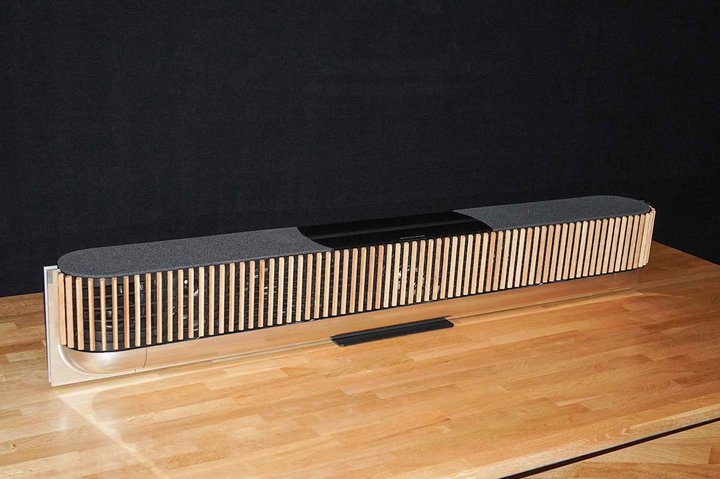 Bang & Olufsen�A�T�E���h�o�[�uBeosound Theatre�v���f��قŃf�����X�g���[�V�����B�u�ŋ��̖v�����T�E���h��1��Ŏ����v