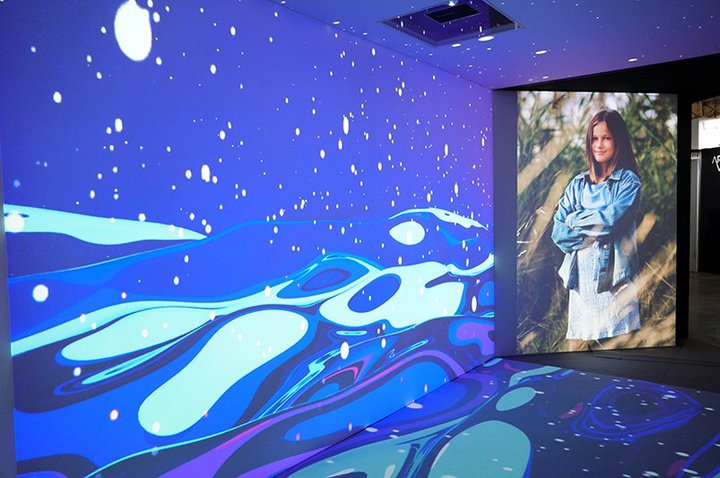 ��Inter BEE���x�m�t�C�����A���Ȏ������Y���ڃv���W�F�N�^�[�ɂ�鑽�ʓ��ʃf���^�ʂ蔲������u�~�X�g�̃X�N���[���v