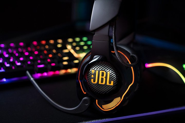 JBL�A�Ǝ��w�b�h�g���b�L���O�@�\���ڂ̃Q�[�~���O�w�b�h�Z�b�g�uQuantum 910 Wireless�v