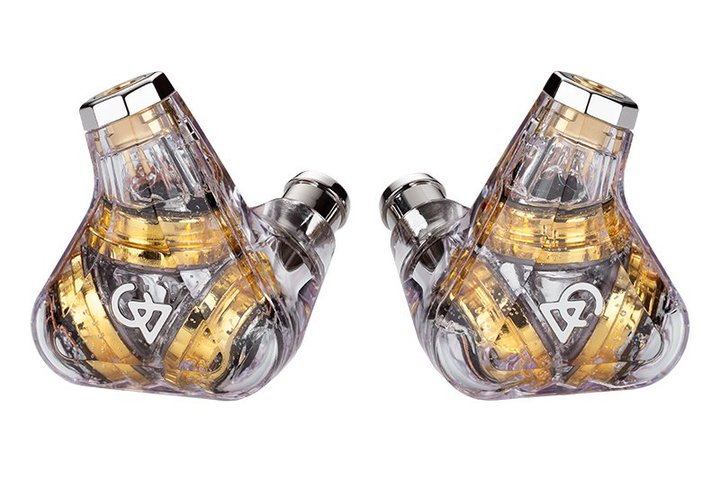 Campfire Audio�A3DD�\���̃C���z���uTrifecta�v�B���{������50�����