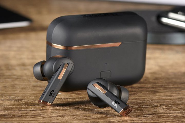 XROUND�AANC���S���C�����X�C���z���uVOCA�v�B���ɍ��킹�ăm�C�Y�L�����Z�����\����������