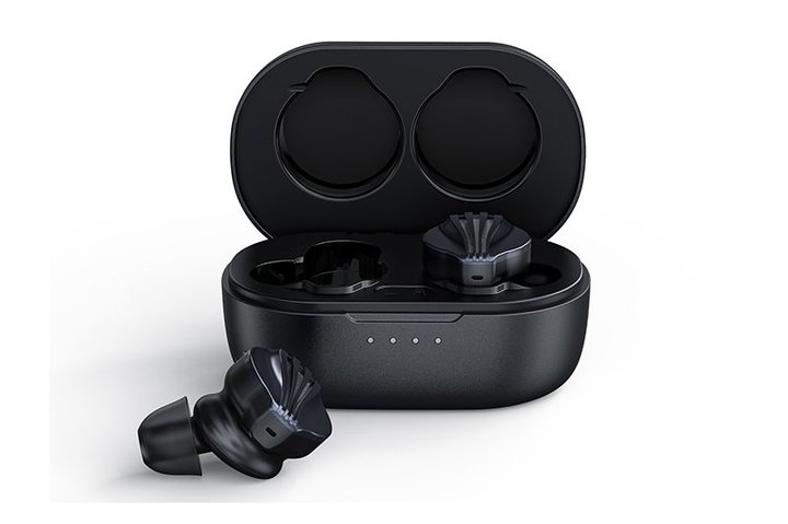 FiiO�ADAC�^�A���v���E�Ɨ��\���� �g���������^�h ���S���C�����X�uFW5�v