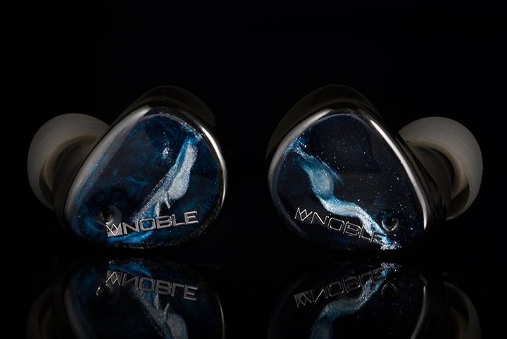 Noble Audio�A���S���C�����X�uFoKus Mystique�v�̃e�B�U�[�T�C�g�����J�B���~�����\��