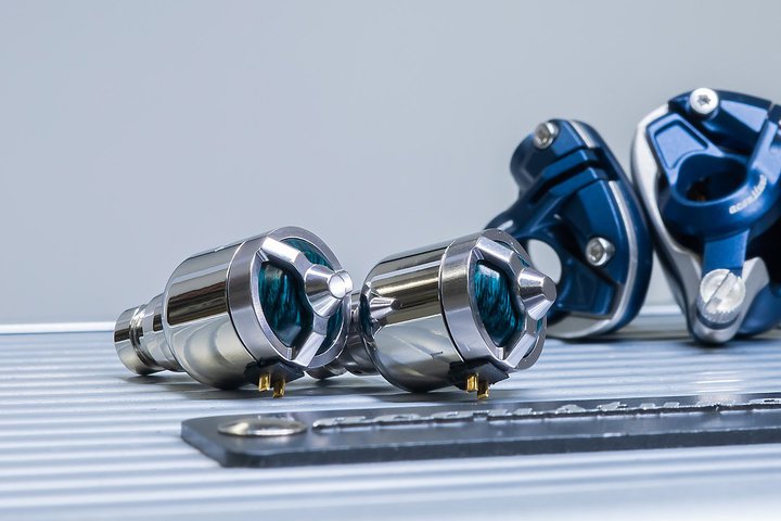 Acoustune�A�X�e�����X�����؍̗p�́uHS2000MX SHO -�-�v�p�`�����o�[���W���[��