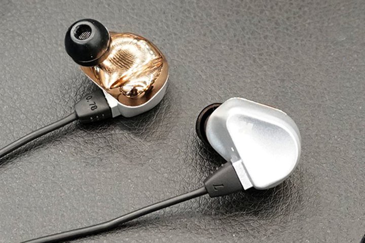 ���|�^�t�F�X��HIFIMAN�A�b��̃t���O�V�b�v�C���z���uSvanar�v�o��^�J�i�����[�N�X�̐VIEM���Q�l�o�i