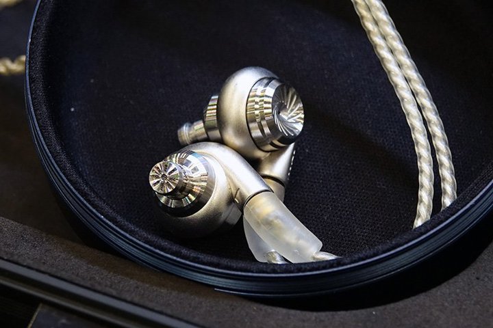 ���|�^�t�F�X��ADV.�u1���8���BA�h���C�o�[�ɕC�G����v�Ǝ��h���C�o�[���ڃC���z���^�A�V�_�����A80�N��̖��@�����y�p�Ƃ��ĕ���