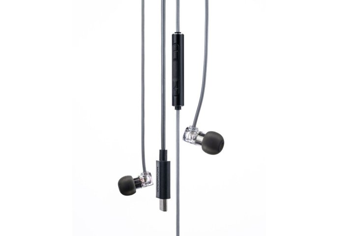 �����J�AUSB Type-C�ڑ��̃G���g���[�C���z���uQuarks DSP�v