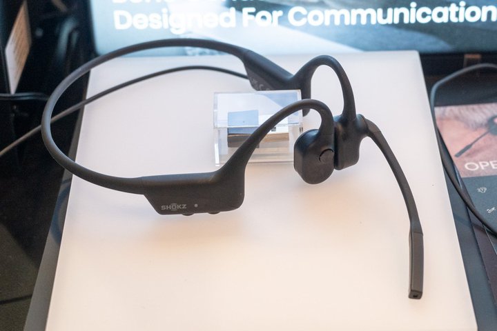 ��CES��Shokz�̍��`���C���z���������B�u�[���}�C�N���ځuOpenComm UC�v�ȂǃA�s�[��