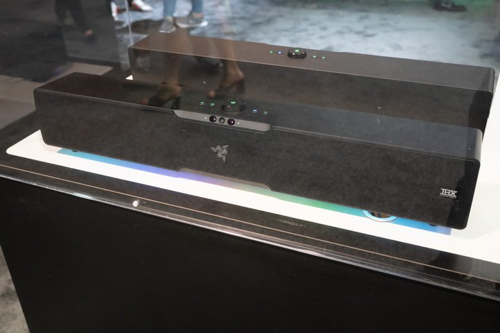 ��CES��Razer�A�`�F�A�Ɏ��t����g7.1ch�Ή��w�b�h�N�b�V�����h�ƃw�b�h�g���b�L���O�Ή��T�E���h�o�[