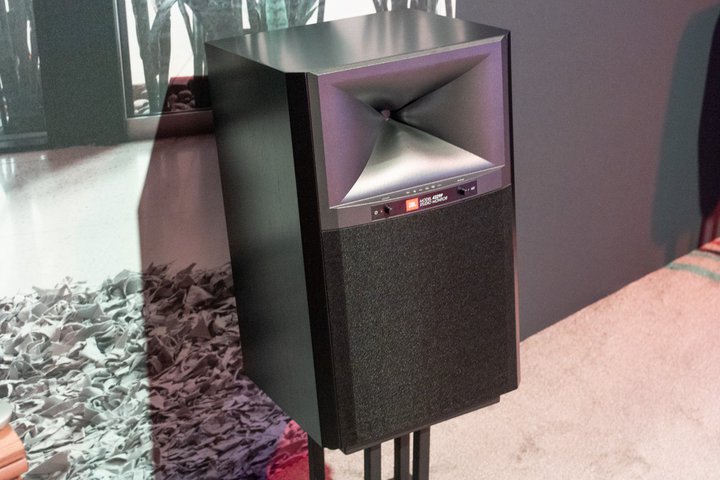 ��CES��JBL�A�V���i���ʔ��\�B���S���C�����X��A�N�e�B�u�X�s�[�J�[�u4329P�v�Ȃǎ��@�t�H�g���|�[�g