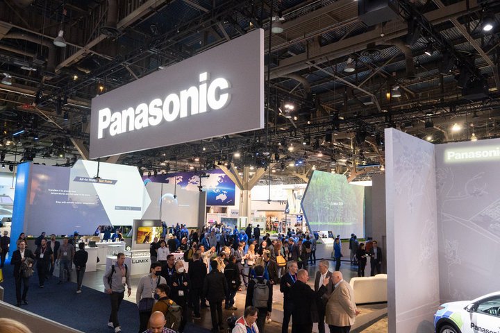 ��CES���p�i�\�j�b�N�́g���h�ւ̎��g�݂��A�s�[���BLUMIX S5II��MZ2000�ȂǐV���i���W��