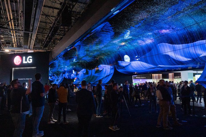 ��CES��LG�A�`���[�i�[�ʑ�4K�e���r�ⓧ���L�@EL�e���r�ȂǃA�s�[���B�g�Ȃ���e���r�h���l�C