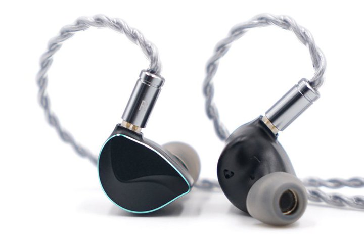 BQEYZ�A�_�C�i�~�b�N�ƍ��`���h���C�o�[�̃n�C�u���b�h�C���z���uWinter�v