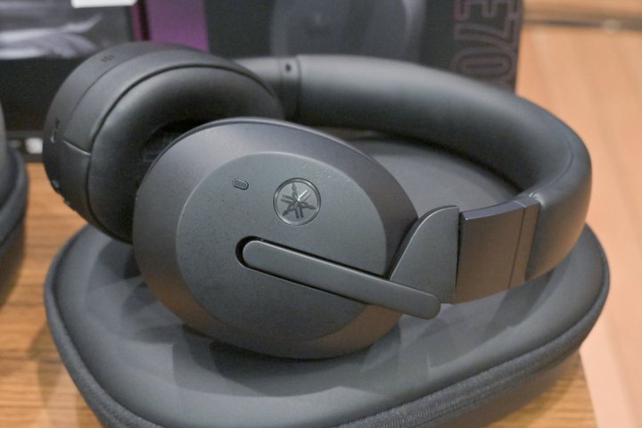 ���}�n�A�Ǝ��@�\�Ɖ��������W����ANC�Ή�Bluetooth�w�b�h�z���uYH-E700B�v