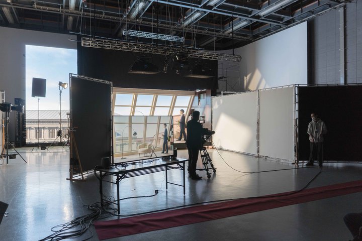 リアルの美術セットとバーチャル空間が融合、角川大映スタジオ×ソニーPCLが撮影の常識を変えるか