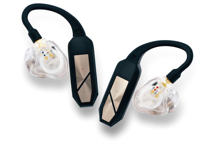 iFi audio�ADAC�^�A���v�ʐ݌v��TWS BT�A�_�v�^�[�uGO pod�v�B�w�b�h�t�H���Ղ�FitEar�o���h���Z�b�g���s�̔�