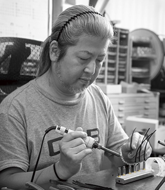 ORB�A���I�������ނ�v���O�����R�ɃJ�X�^�}�C�Y�ł��郊�P�[�u���uCustom-made Cable�v�B���S�󒍐��Y