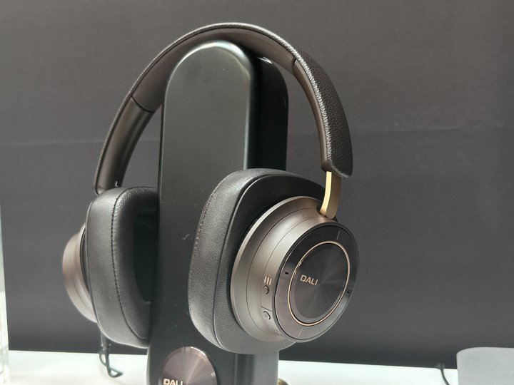 DALI�ASMC�e�N�m���W�[�̗p�w�b�h�z���uIO-12�v�𔭕\�B8�������\��