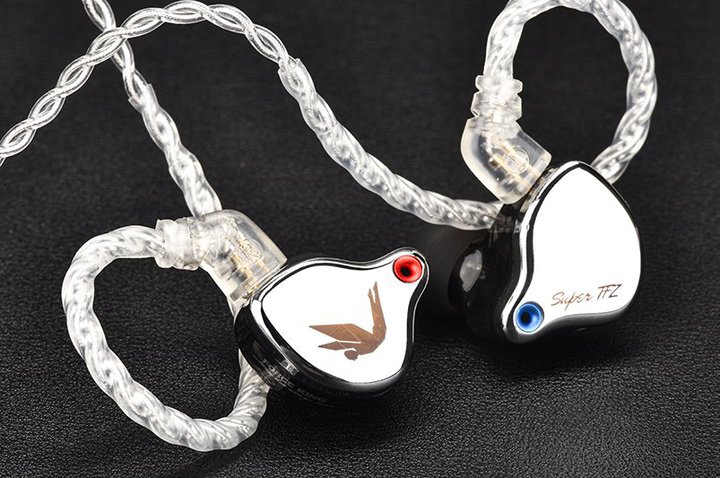 SUPERTFZ�A���j�^�[�����Ɂg�č\�z�h�����J�i���^�C���z���uFORCEKING�v�B�f���A���}�O�l�b�g���j�b�g�𓋍�