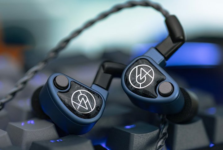 64 Audio�A4�h���C�o�[�̃n�C�u���b�h�^���j�o�[�T��IEM�uU4s�v�B�Ǝ��̉�H�Z�p���̗p