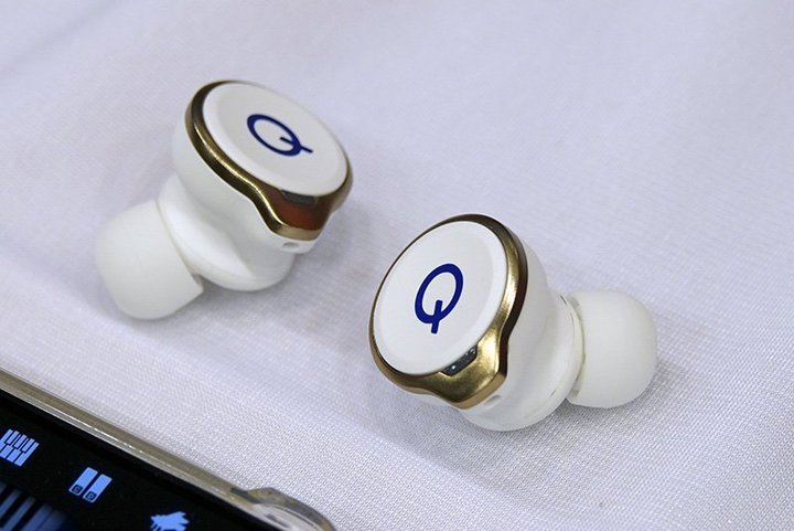 ���|�^�t�F�X��Snapdragon Sound�̉����ƒ�x���A�s�[���^�Ǝ��Z�p�ōL��ȉ���������鏬�^�X�s�[�J�[