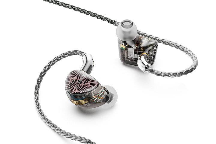 FiiOƂȂ3ނ̈قȂhCo[𓋍ڂnCubhIEMuFX15v