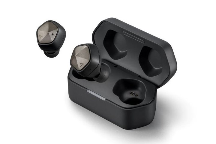 Astell&Kern�A���S���C�����X�����ヂ�f���uAK UW100MKII�v�B�����݌v��d���V�X�e������V