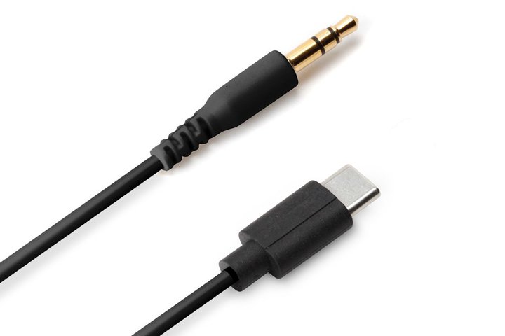 PGA�A�X�}�z�̉������O���X�s�[�J�[��J�[�X�e���I�Ŋy���߂�USB-C to 3.5mm�P�[�u��